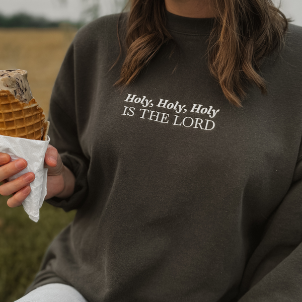 HOODIES & SWEATSHIRTS